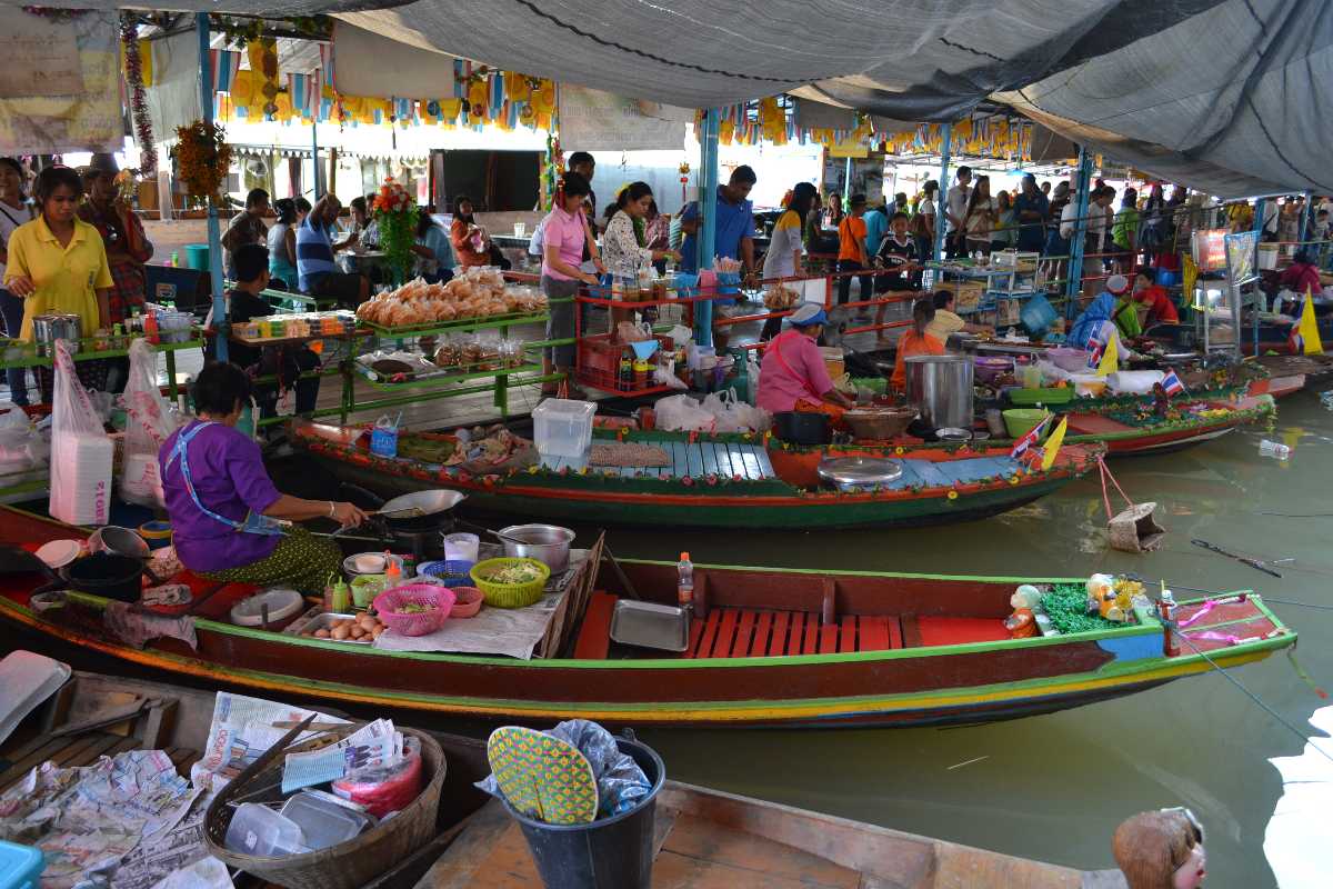https://mdw-travel-data-us-east-1.s3.amazonaws.com/img/country/Thailand/Ayutthaya-Floating-Market/img_01.jpg