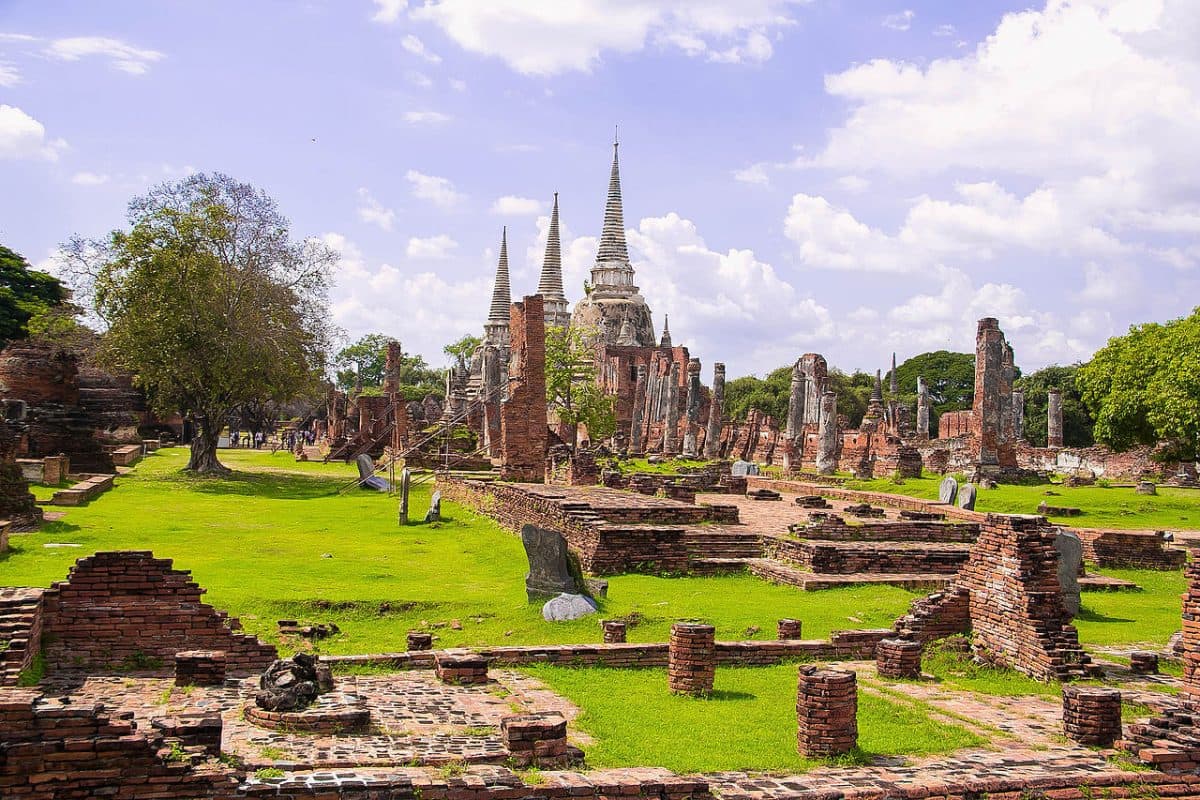 https://mdw-travel-data-us-east-1.s3.amazonaws.com/img/country/Thailand/Ayutthaya-Historical-Park/img_01.jpg