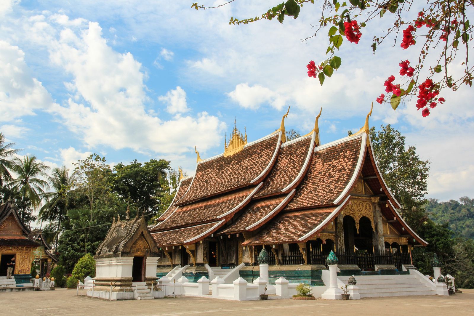 https://mdw-travel-data-us-east-1.s3.amazonaws.com/img/country/Thailand/Baan-Tong-Luang/img_00.jpg