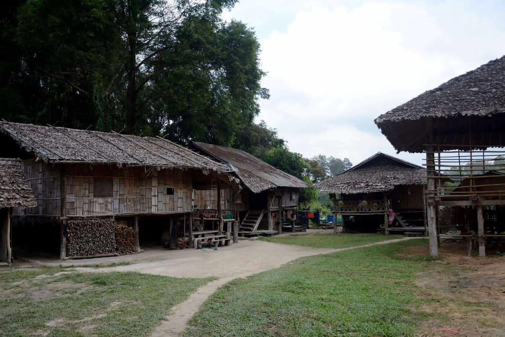 https://mdw-travel-data-us-east-1.s3.amazonaws.com/img/country/Thailand/Baan-Tong-Luang/img_01.jpg