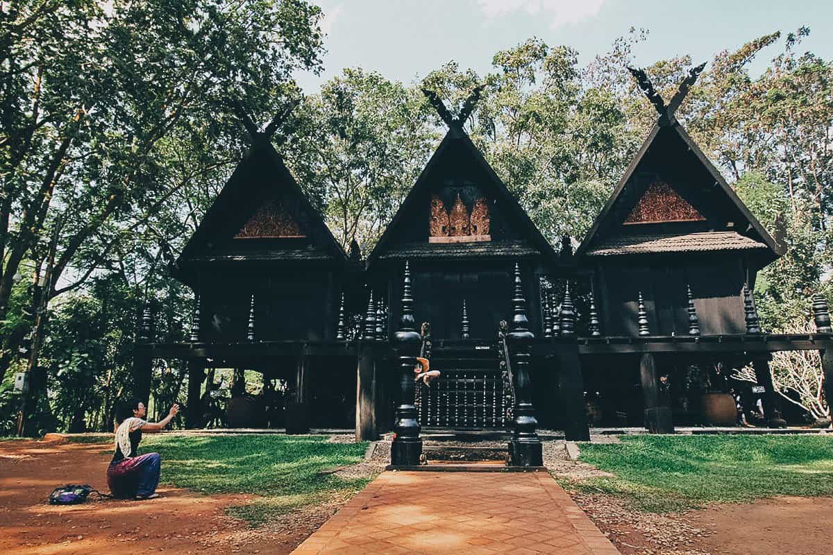 https://mdw-travel-data-us-east-1.s3.amazonaws.com/img/country/Thailand/Baandam-Museum-Black-House/img_01.jpg
