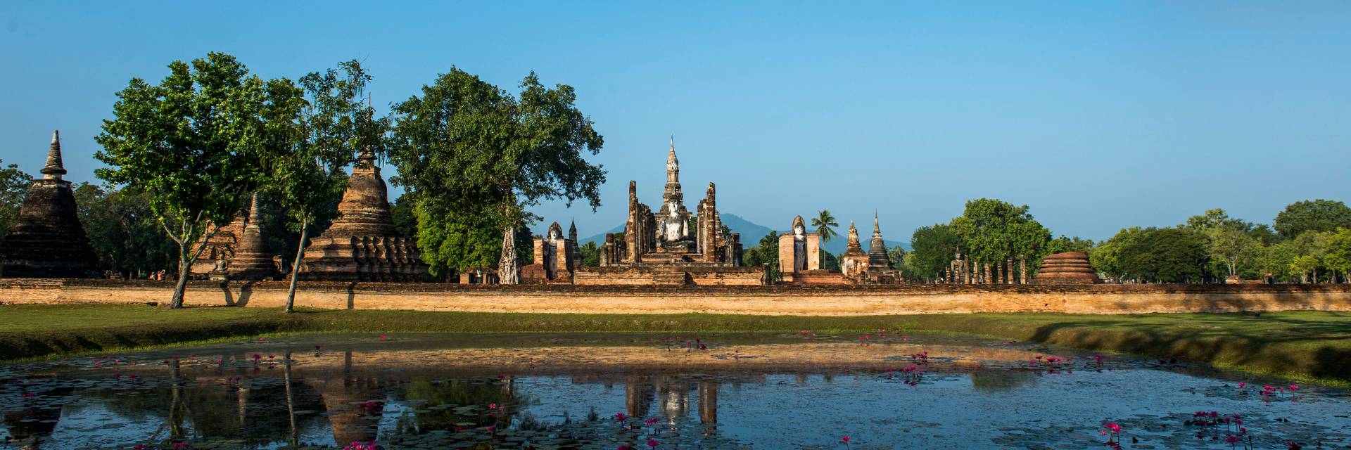 https://mdw-travel-data-us-east-1.s3.amazonaws.com/img/country/Thailand/Ban-Sukhawadee/img_01.jpg