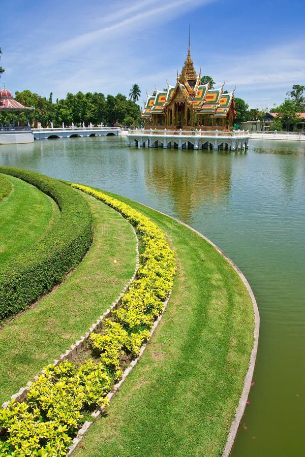 https://mdw-travel-data-us-east-1.s3.amazonaws.com/img/country/Thailand/Bang-Pa-In-Palace/img_02.jpg