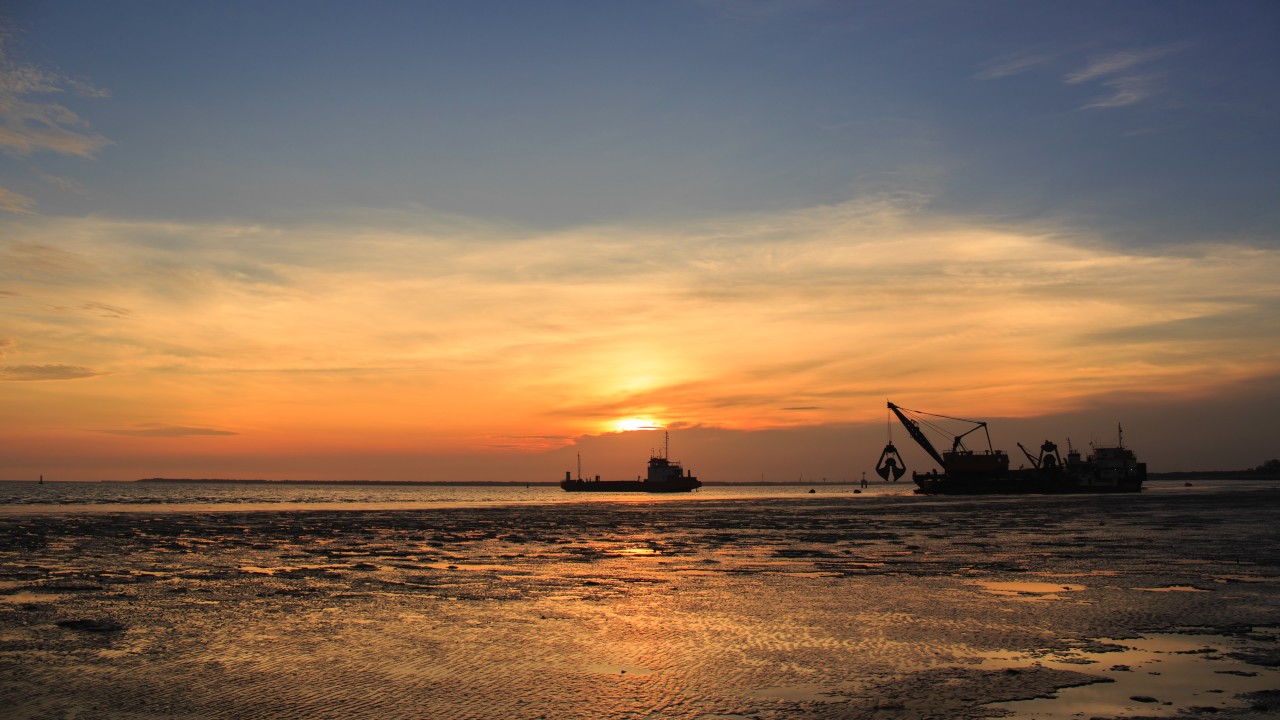 https://mdw-travel-data-us-east-1.s3.amazonaws.com/img/country/Thailand/Bang-Pu-Seaside-Resort/img_00.jpg