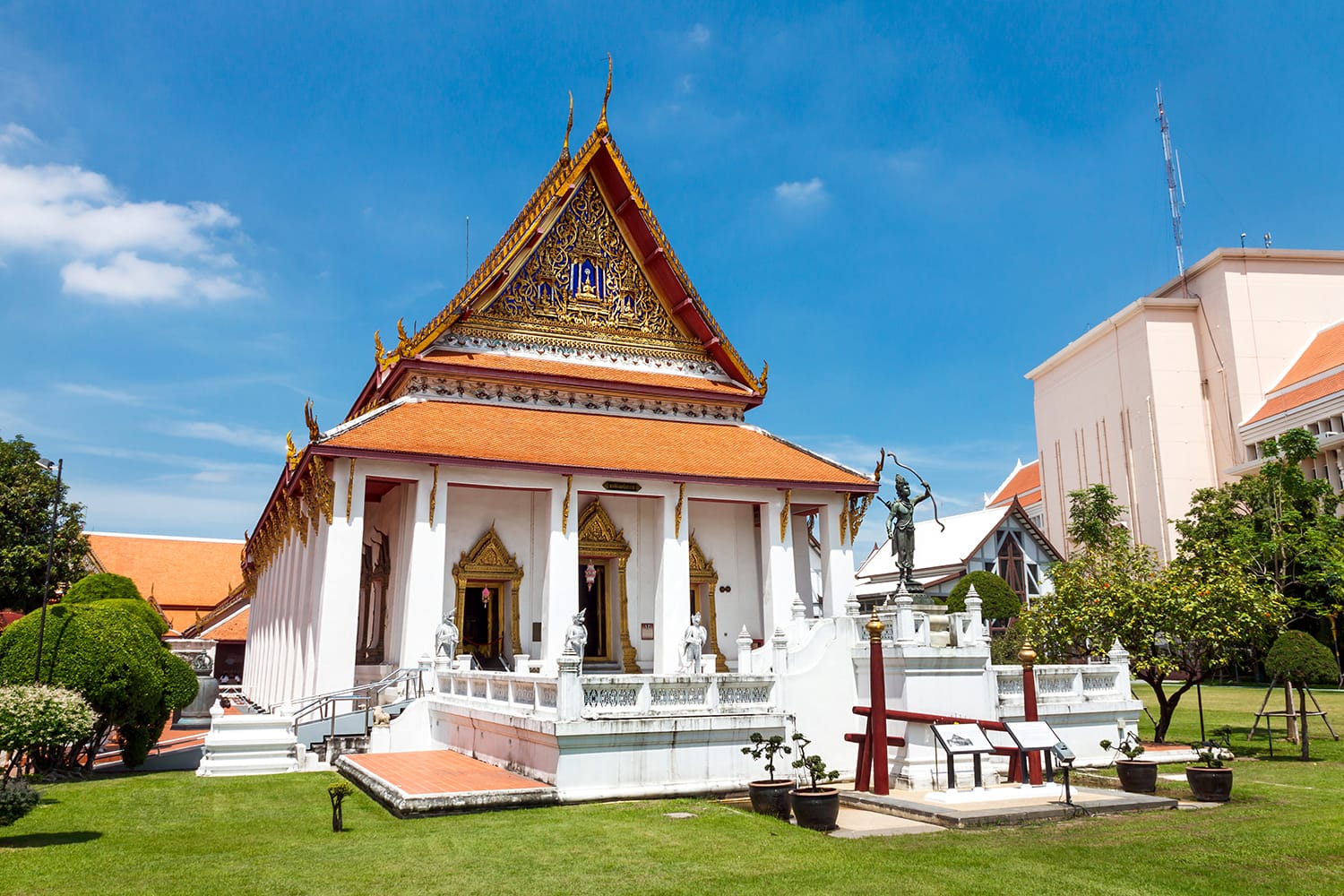 https://mdw-travel-data-us-east-1.s3.amazonaws.com/img/country/Thailand/Bangkok-National-Museum/img_01.jpg