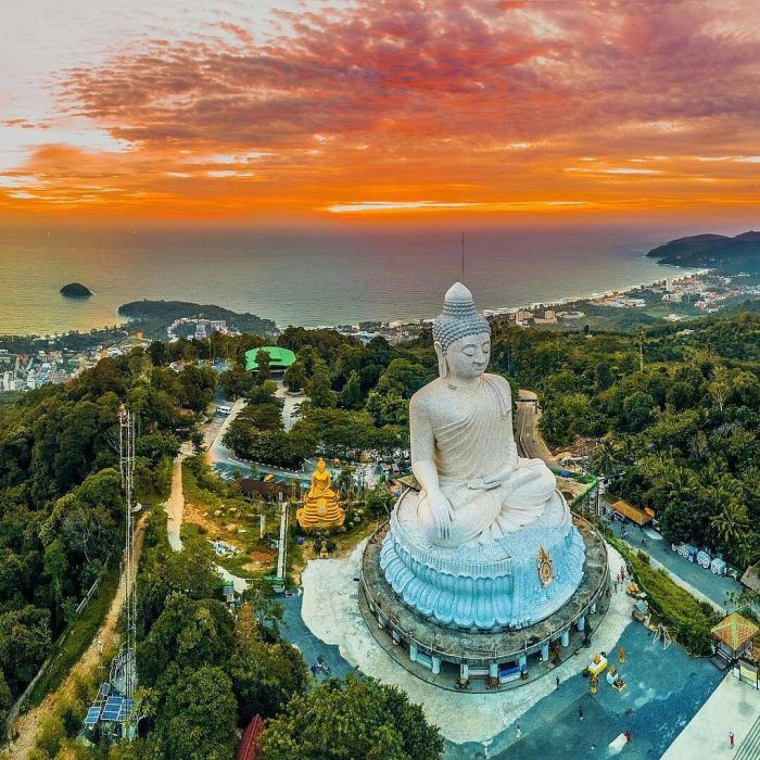 https://mdw-travel-data-us-east-1.s3.amazonaws.com/img/country/Thailand/Big-Buddha-Phuket/img_02.jpg