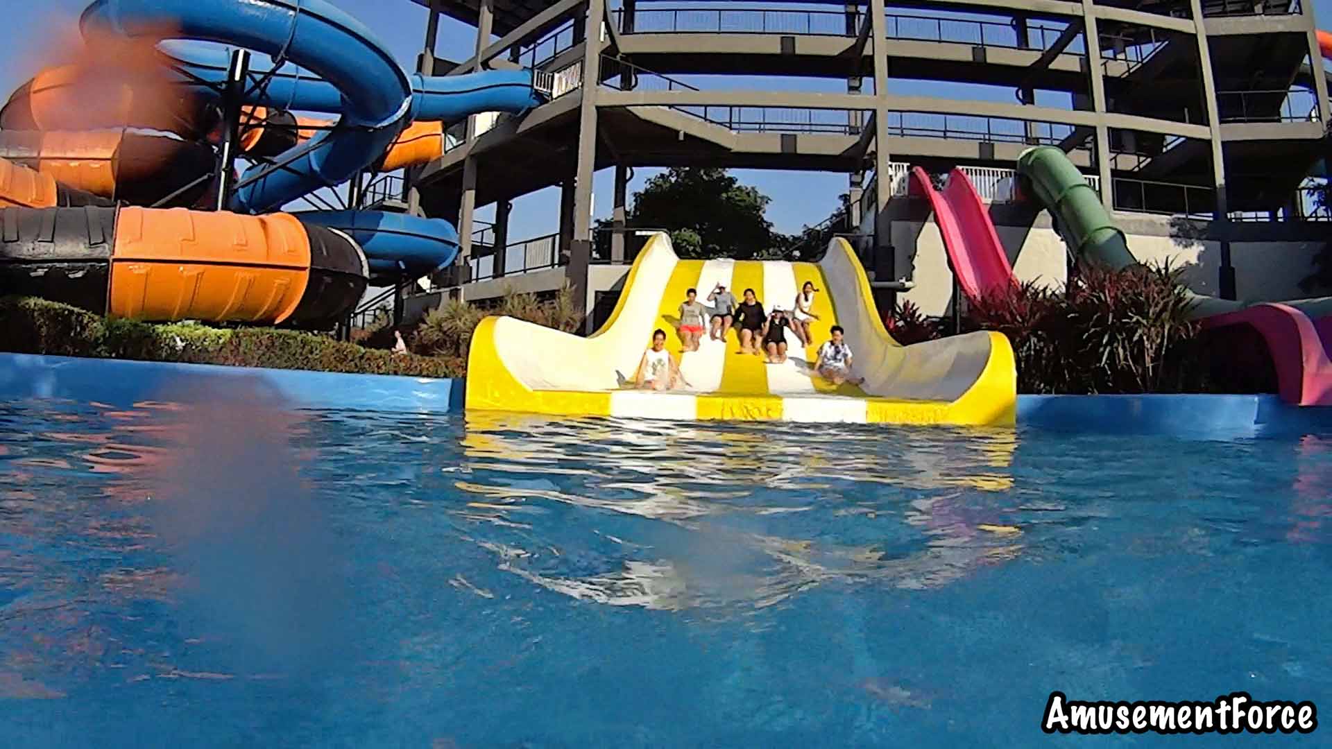 https://mdw-travel-data-us-east-1.s3.amazonaws.com/img/country/Thailand/Black-Mountain-Water-Park/img_03.jpg