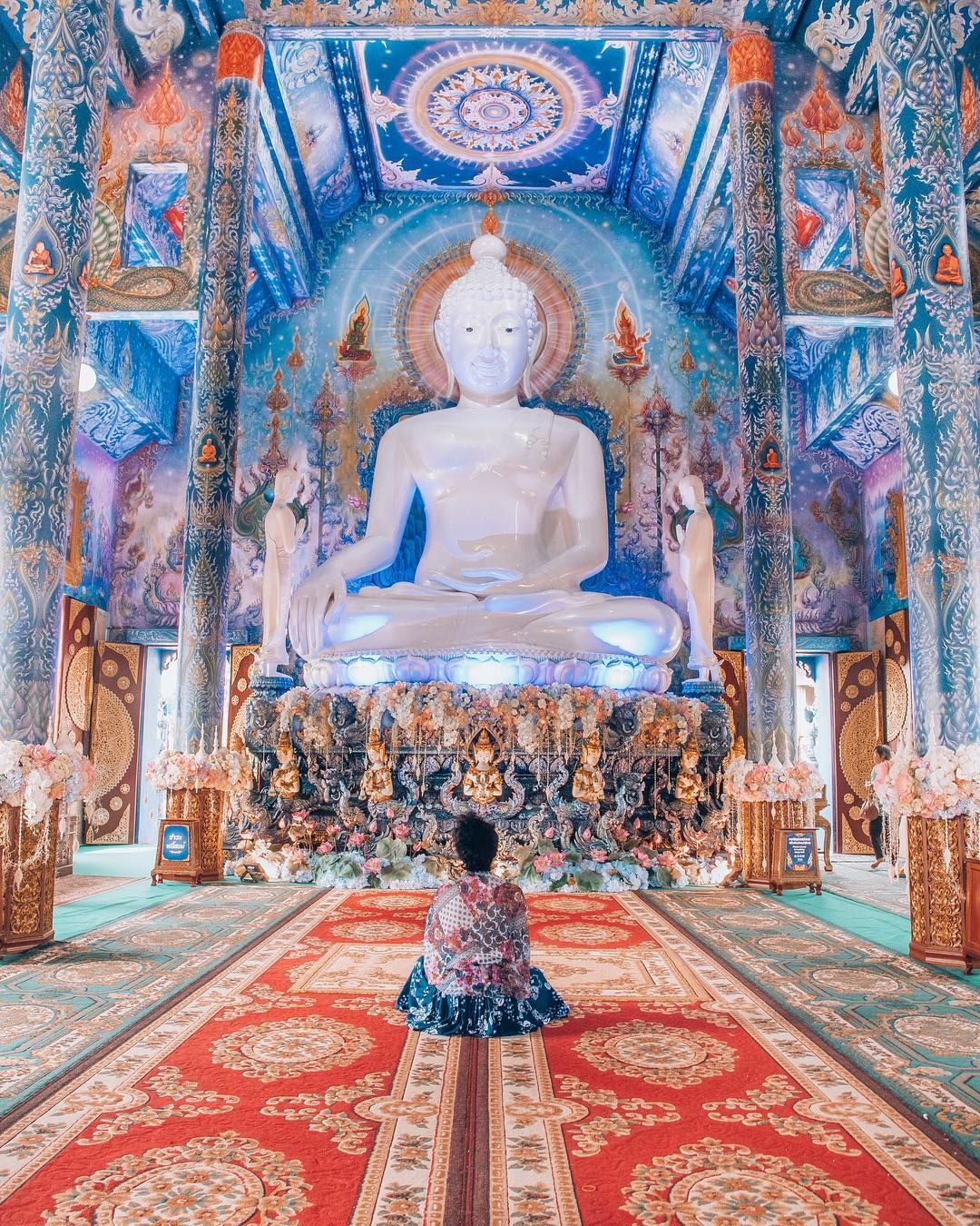 https://mdw-travel-data-us-east-1.s3.amazonaws.com/img/country/Thailand/Blue-Temple/img_01.jpg