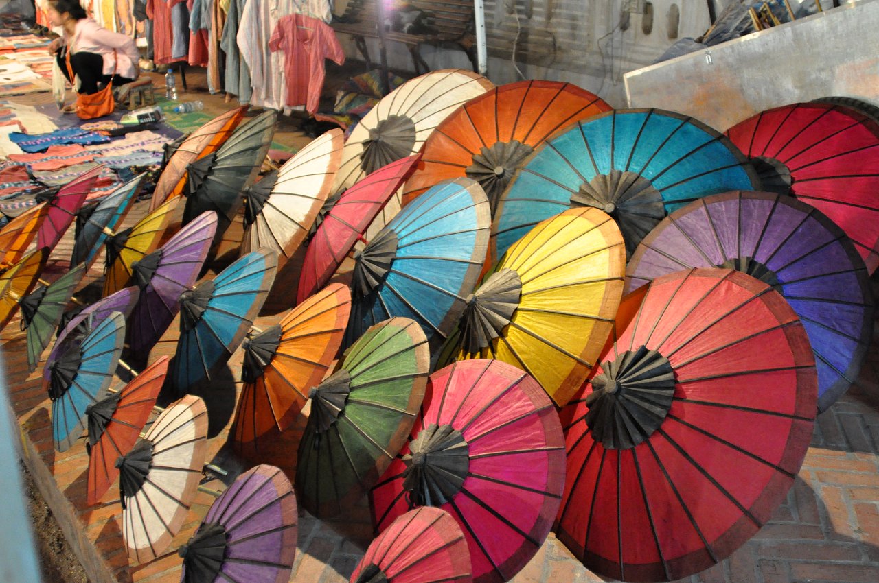 https://mdw-travel-data-us-east-1.s3.amazonaws.com/img/country/Thailand/Bo-Sang-Umbrella-Village/img_01.jpg