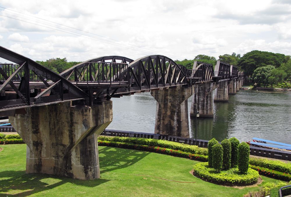 https://mdw-travel-data-us-east-1.s3.amazonaws.com/img/country/Thailand/Bridge-Over-the-River-Kwai/img_02.jpg