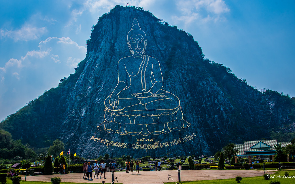 https://mdw-travel-data-us-east-1.s3.amazonaws.com/img/country/Thailand/Buddha-Mountain--Khao-Chi-Chan-/img_02.jpg