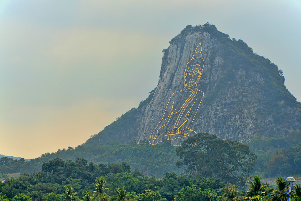 https://mdw-travel-data-us-east-1.s3.amazonaws.com/img/country/Thailand/Buddha-Mountain-Khao-Chi-Chan/img_00.jpg