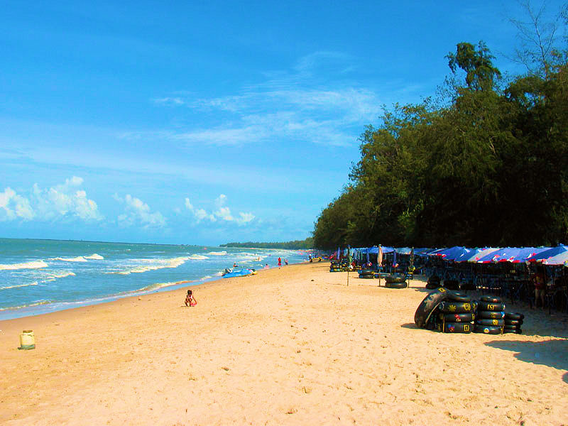 https://mdw-travel-data-us-east-1.s3.amazonaws.com/img/country/Thailand/Cha-am-Beach/img_02.jpg