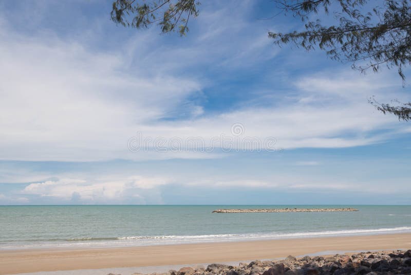 https://mdw-travel-data-us-east-1.s3.amazonaws.com/img/country/Thailand/Chao-Samran-Beach/img_00.jpg
