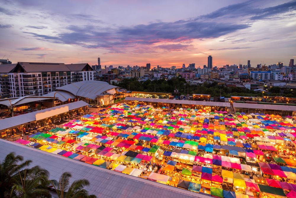https://mdw-travel-data-us-east-1.s3.amazonaws.com/img/country/Thailand/Chatuchak-Weekend-Market/img_00.jpg