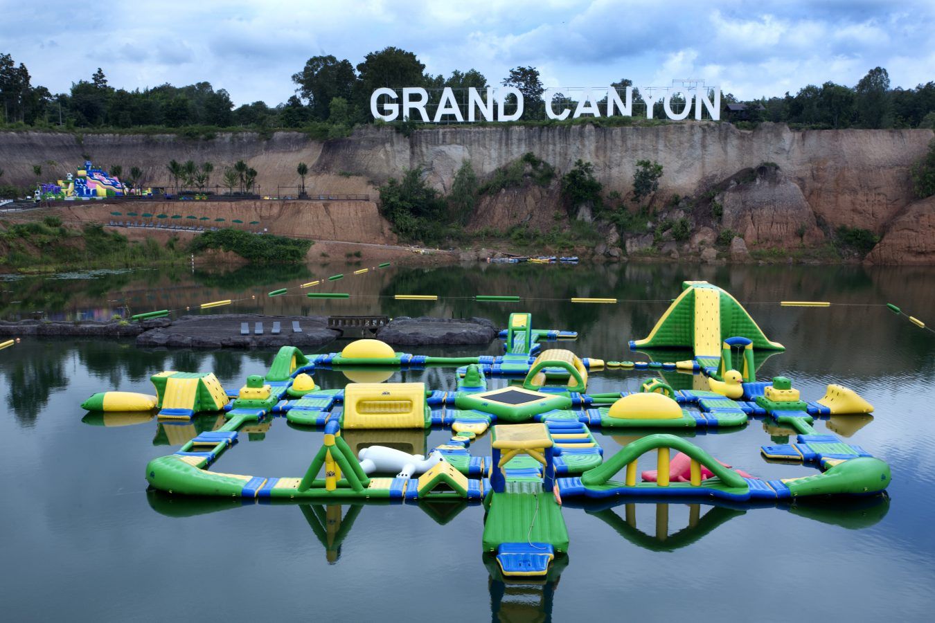 https://mdw-travel-data-us-east-1.s3.amazonaws.com/img/country/Thailand/Chiang-Mai-Grand-Canyon-Water-Park/img_01.jpg