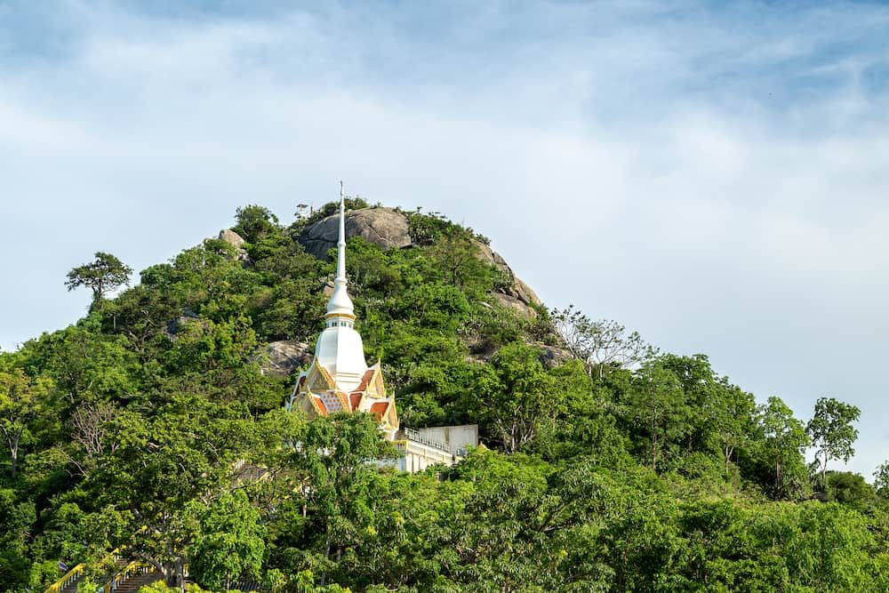 https://mdw-travel-data-us-east-1.s3.amazonaws.com/img/country/Thailand/Chopstick-Hill-Khao-Takiab-View-Point/img_01.jpg