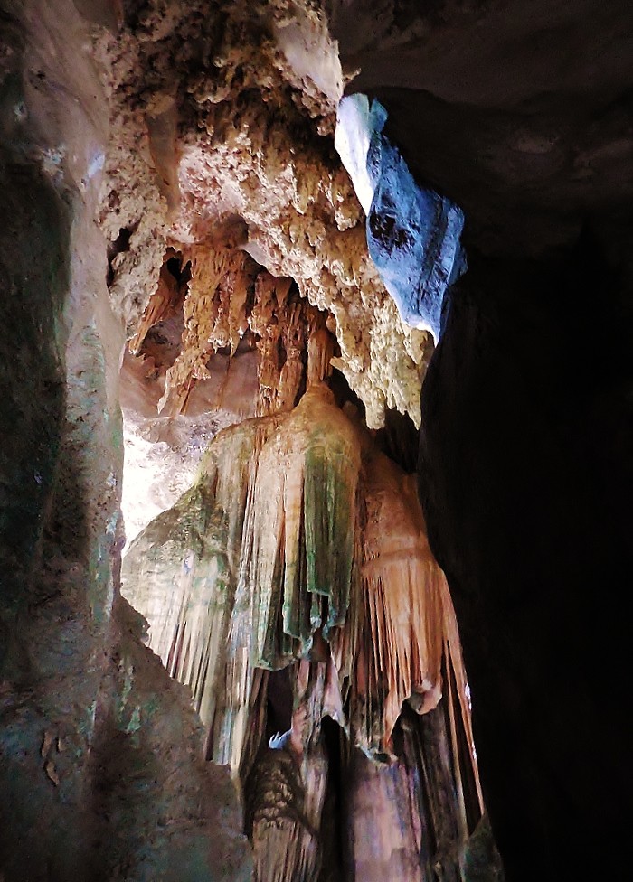 https://mdw-travel-data-us-east-1.s3.amazonaws.com/img/country/Thailand/Diamond-Cave/img_03.jpg