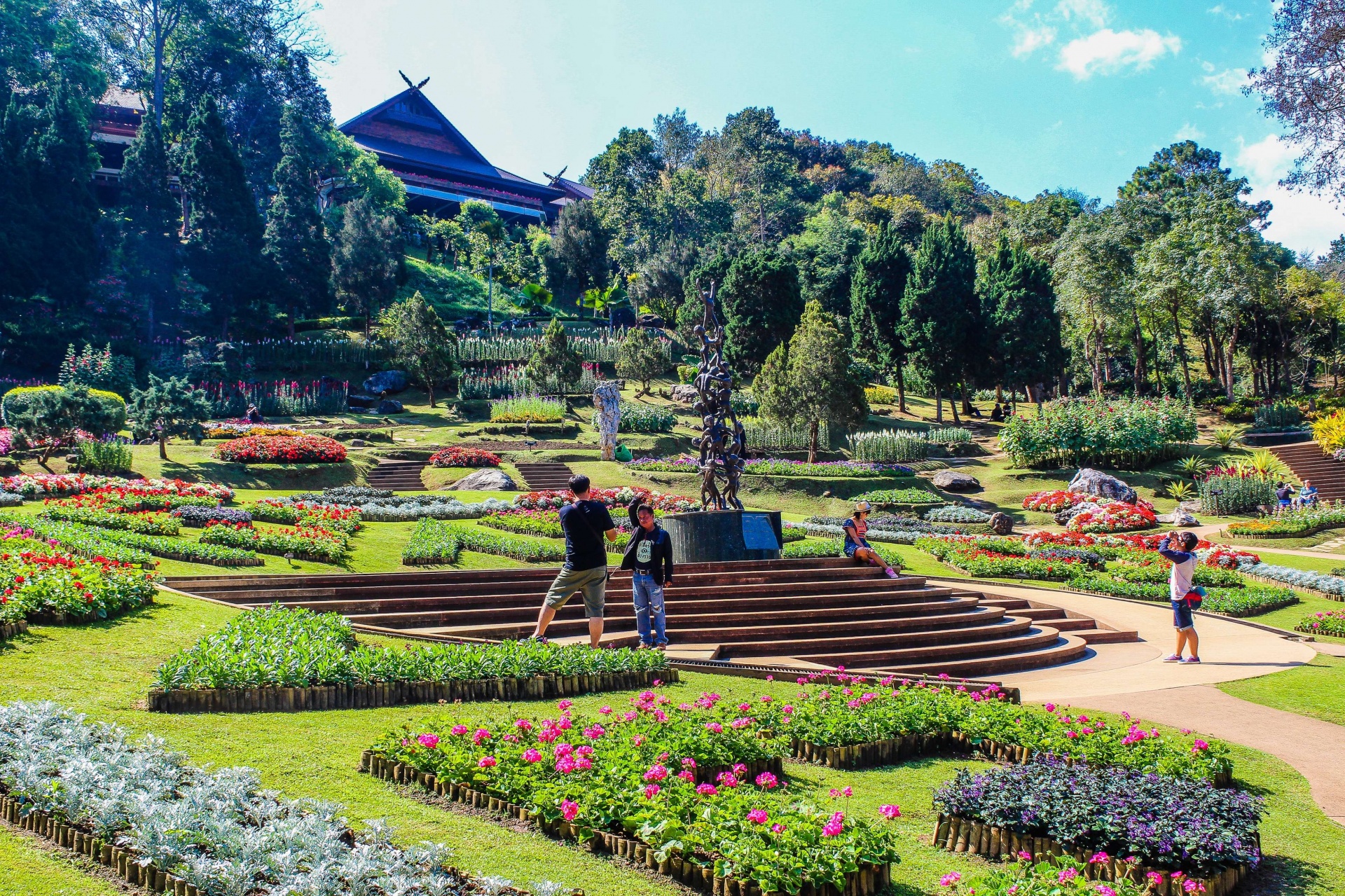 https://mdw-travel-data-us-east-1.s3.amazonaws.com/img/country/Thailand/Doi-Tung/img_01.jpg