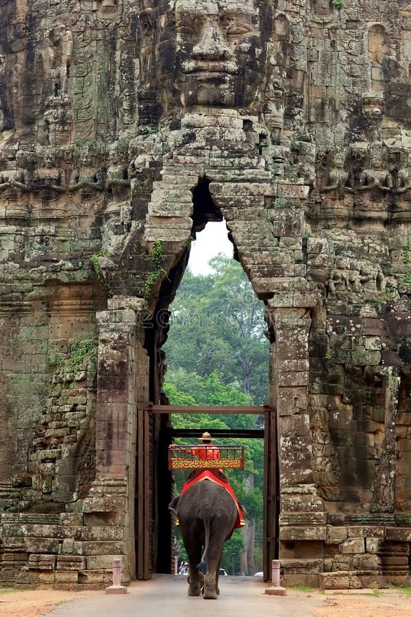https://mdw-travel-data-us-east-1.s3.amazonaws.com/img/country/Thailand/Elephant-Gate/img_00.jpg