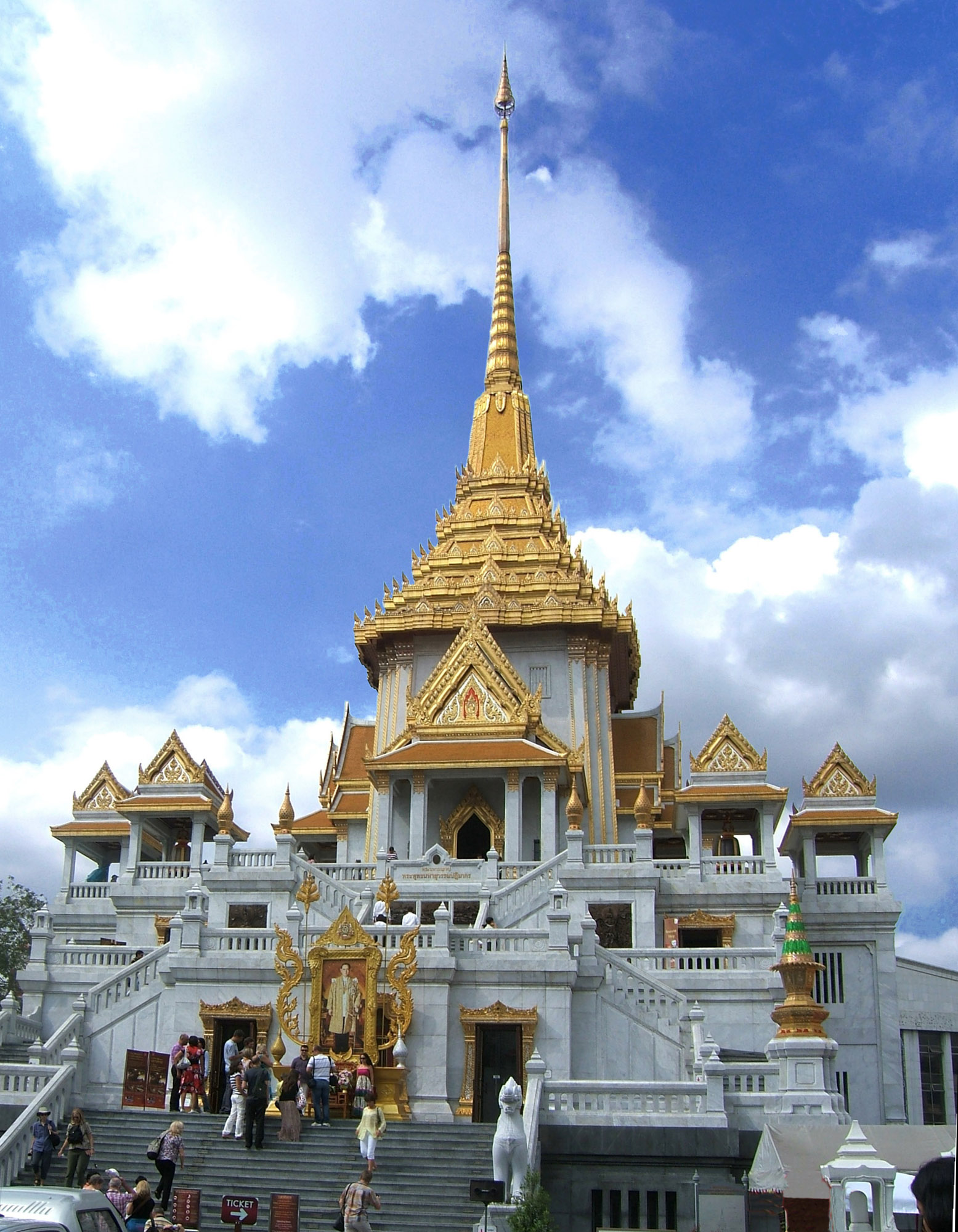 https://mdw-travel-data-us-east-1.s3.amazonaws.com/img/country/Thailand/Golden-Buddha-Wat-Traimit/img_00.jpg