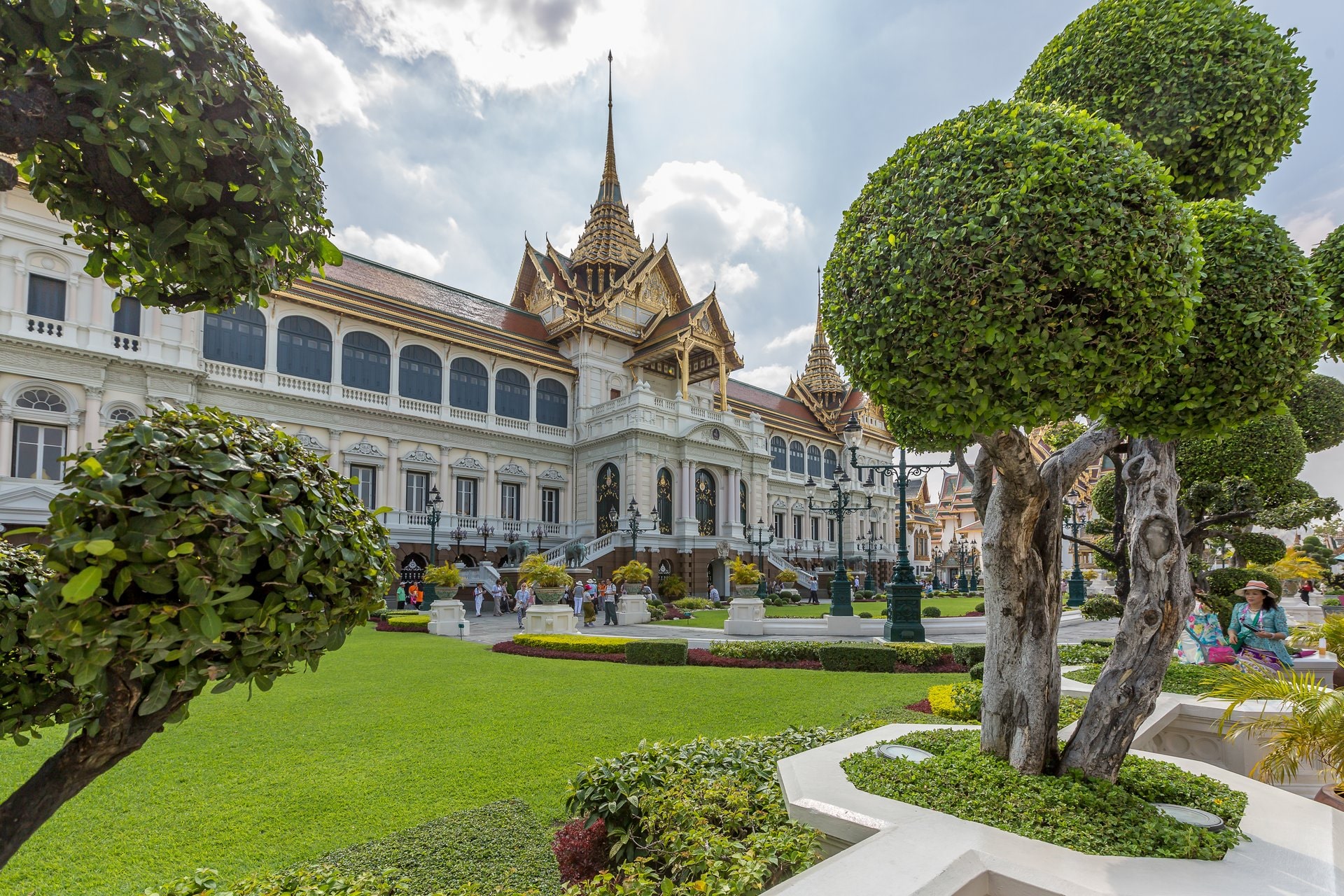 https://mdw-travel-data-us-east-1.s3.amazonaws.com/img/country/Thailand/Grand-Palace/img_01.jpg