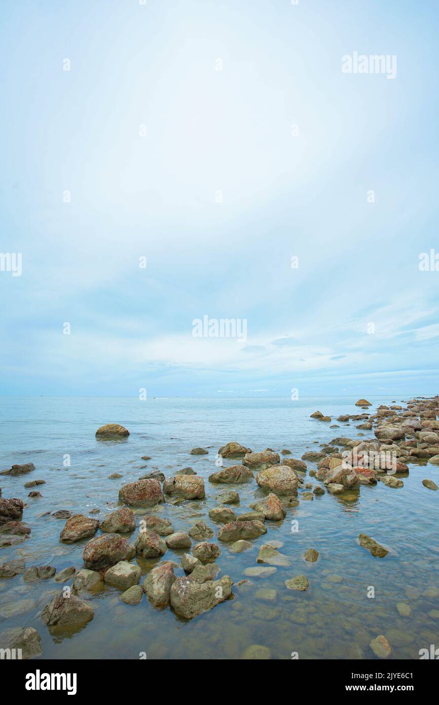 https://mdw-travel-data-us-east-1.s3.amazonaws.com/img/country/Thailand/Had-Hin-Ngam/img_00.jpg