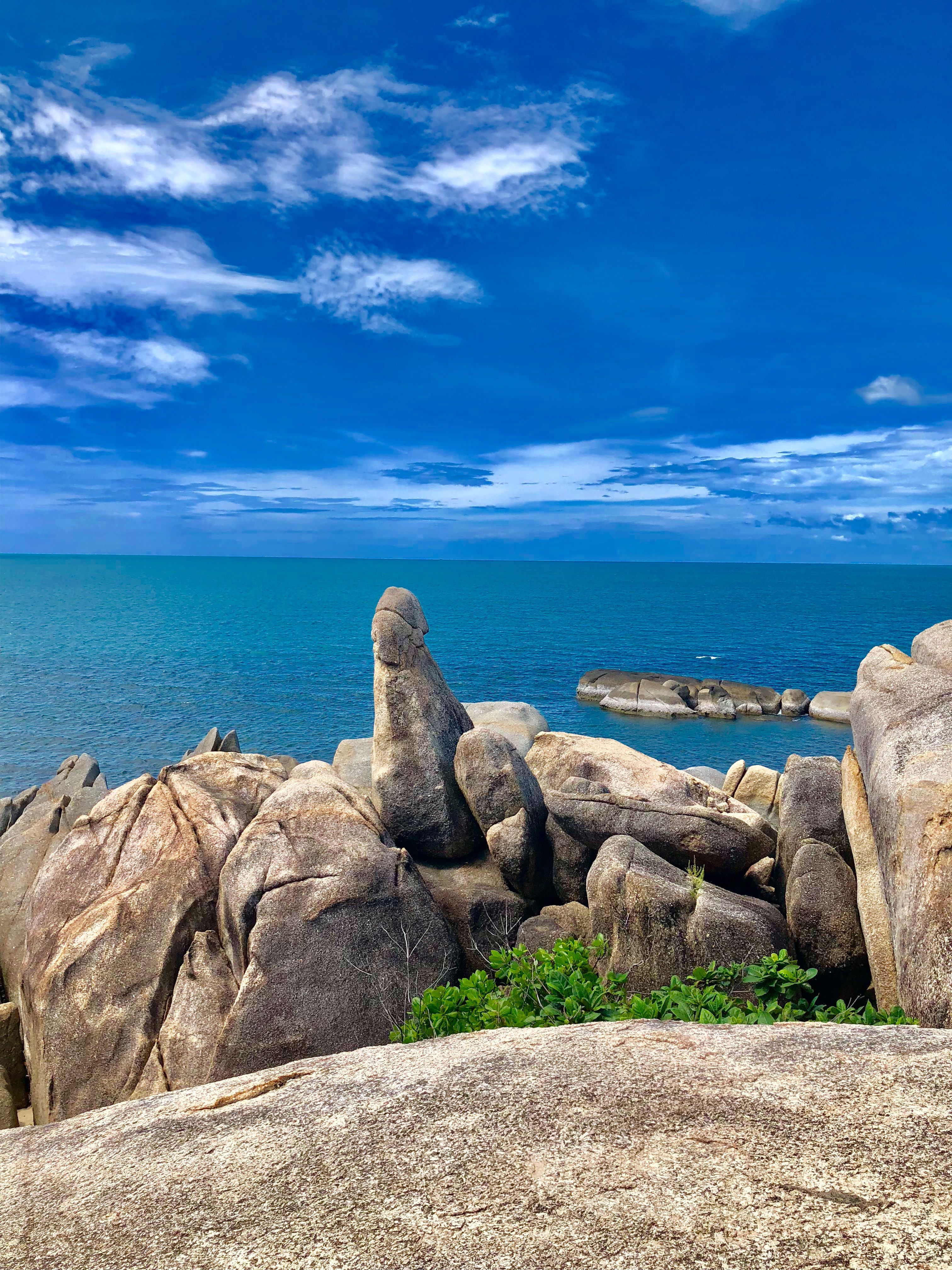 https://mdw-travel-data-us-east-1.s3.amazonaws.com/img/country/Thailand/Hin-Ta-and-Hin-Yai-Rocks/img_00.jpg