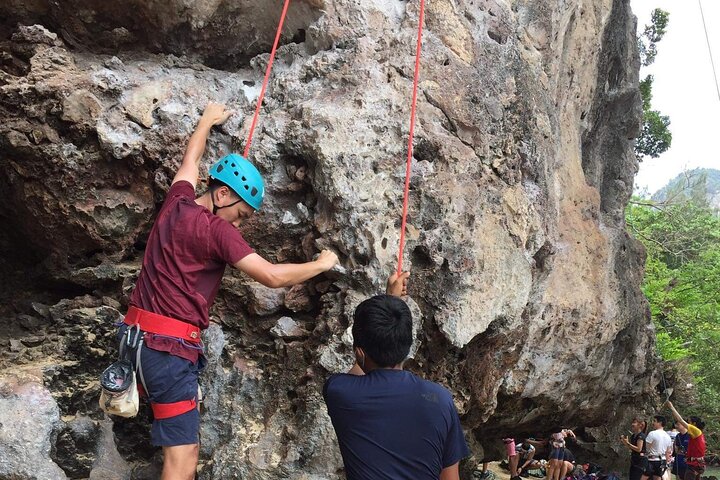 https://mdw-travel-data-us-east-1.s3.amazonaws.com/img/country/Thailand/Hot-Rock-Climbing-School/img_00.jpg