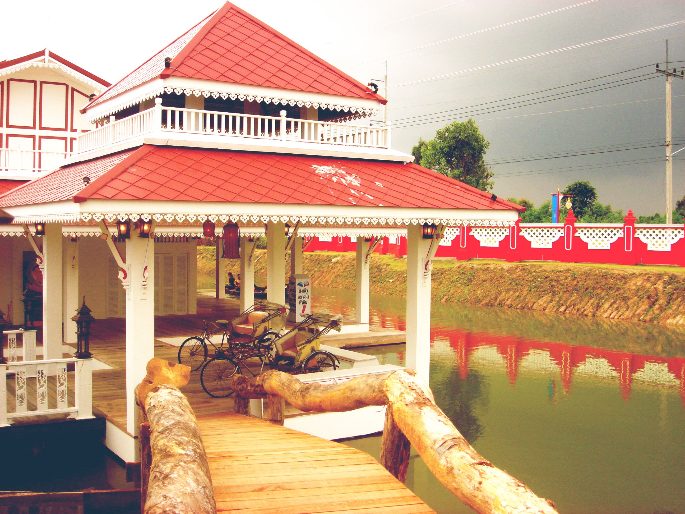 https://mdw-travel-data-us-east-1.s3.amazonaws.com/img/country/Thailand/Hua-Hin-Floating-Market/img_00.jpg
