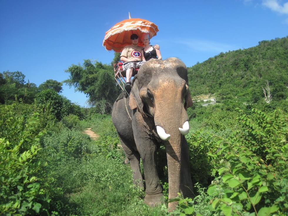 https://mdw-travel-data-us-east-1.s3.amazonaws.com/img/country/Thailand/Hutsadin-Elephant-Foundation/img_03.jpg