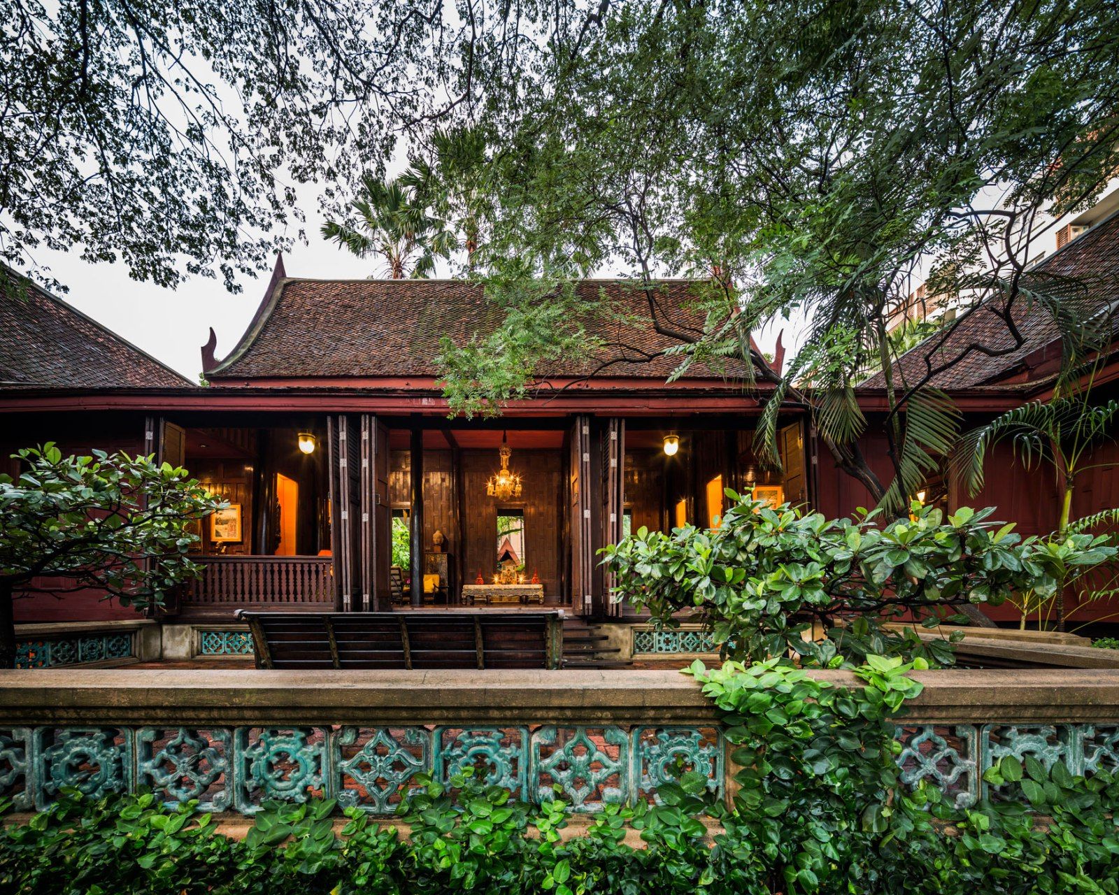 https://mdw-travel-data-us-east-1.s3.amazonaws.com/img/country/Thailand/Jim-Thompson-House/img_01.jpg