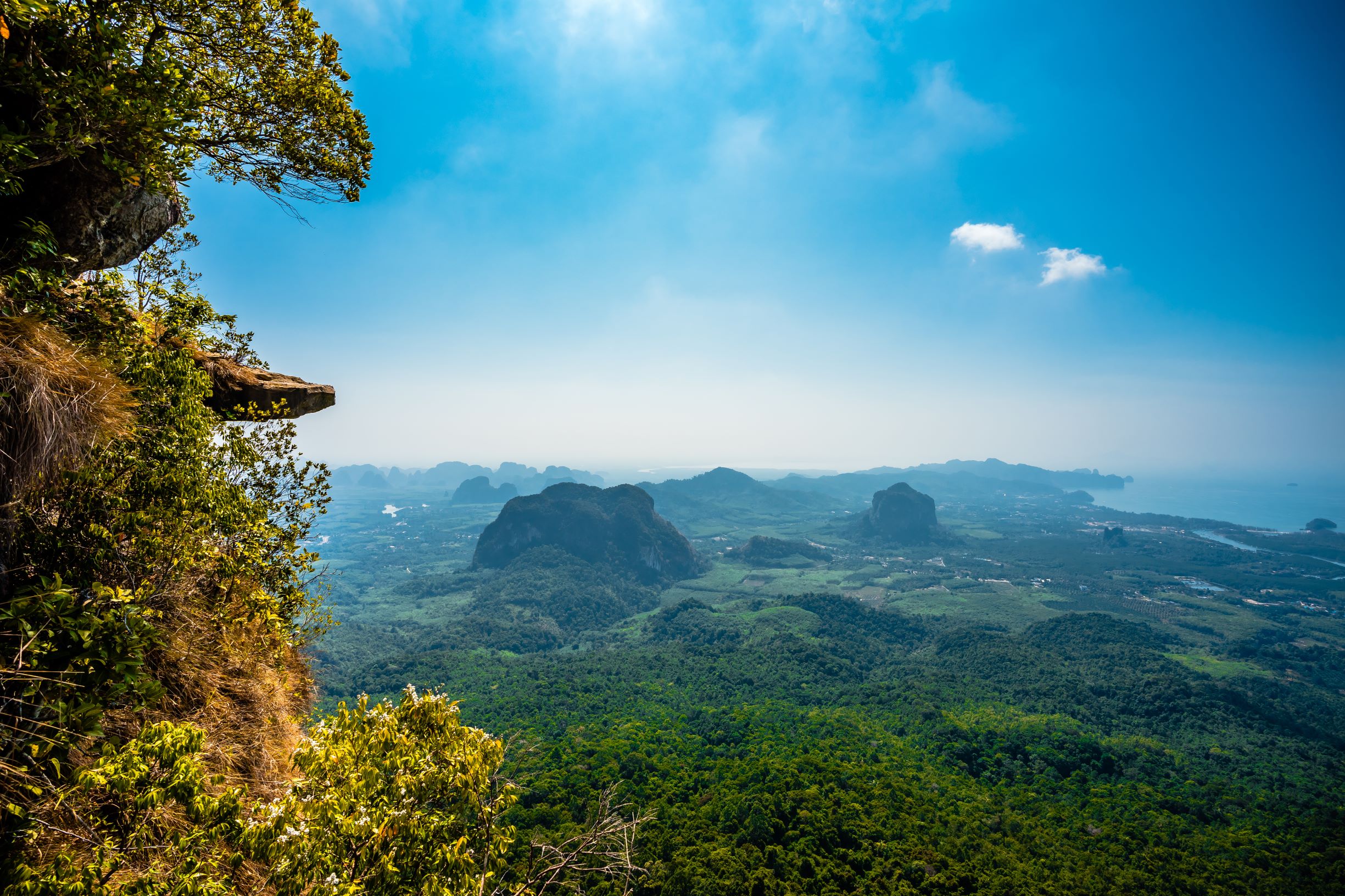 https://mdw-travel-data-us-east-1.s3.amazonaws.com/img/country/Thailand/Khao-Ngon-Nak--Dragon-Crest-/img_03.jpg