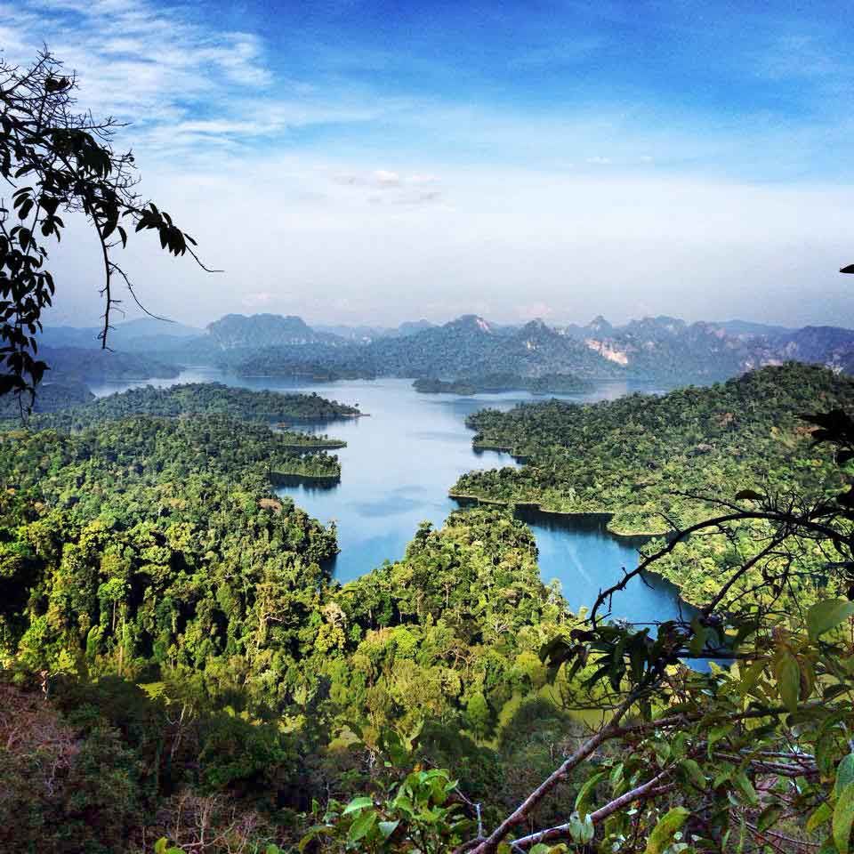https://mdw-travel-data-us-east-1.s3.amazonaws.com/img/country/Thailand/Khao-Sok-National-Park/img_02.jpg
