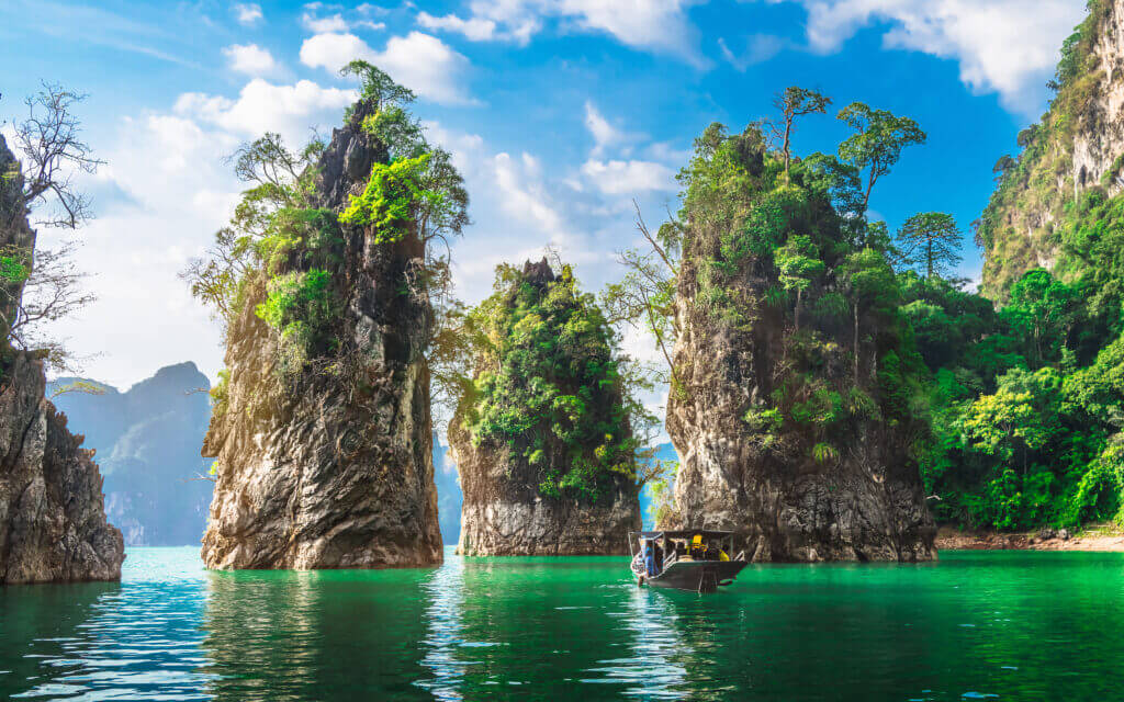 https://mdw-travel-data-us-east-1.s3.amazonaws.com/img/country/Thailand/Khao-Sok-National-Park/img_05.jpg