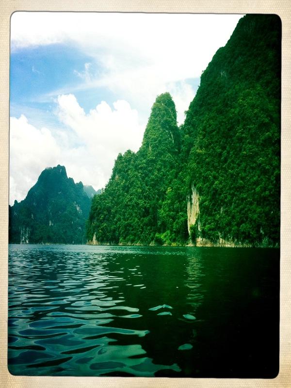 https://mdw-travel-data-us-east-1.s3.amazonaws.com/img/country/Thailand/Khlong-Phanom-National-Park/img_03.jpg