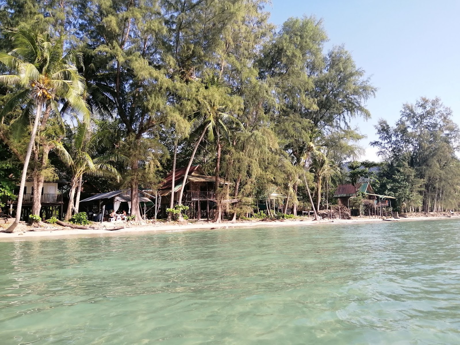 https://mdw-travel-data-us-east-1.s3.amazonaws.com/img/country/Thailand/Khlong-Phrao-Beach/img_02.jpg