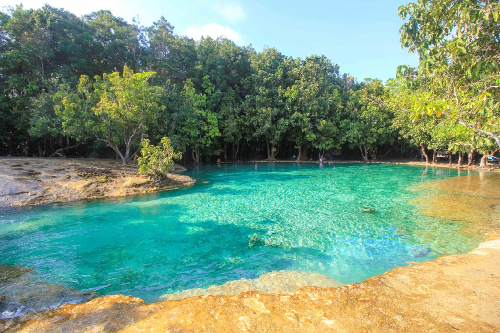 https://mdw-travel-data-us-east-1.s3.amazonaws.com/img/country/Thailand/Khlong-Thom-Hot-Springs/img_01.jpg