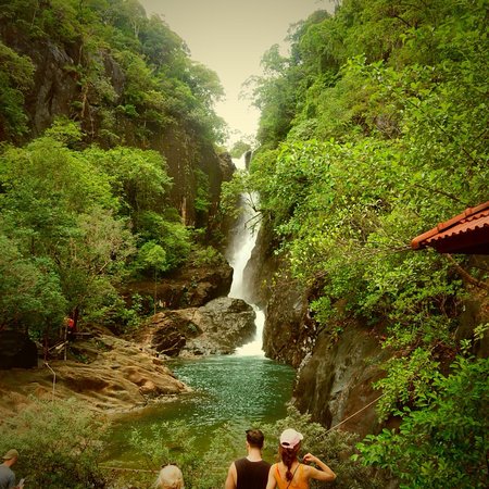 https://mdw-travel-data-us-east-1.s3.amazonaws.com/img/country/Thailand/Klong-Plu-Waterfall/img_03.jpg
