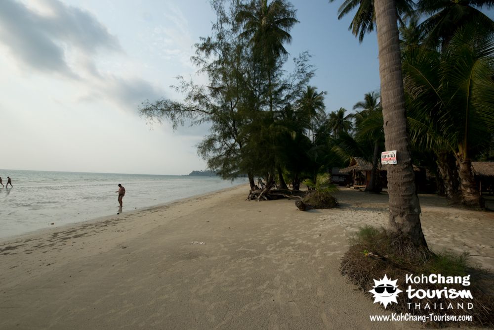 https://mdw-travel-data-us-east-1.s3.amazonaws.com/img/country/Thailand/Klong-Prao-Beach/img_03.jpg