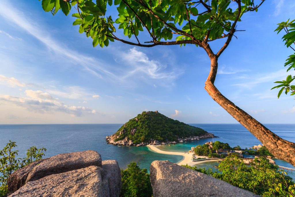 https://mdw-travel-data-us-east-1.s3.amazonaws.com/img/country/Thailand/Ko-Tao/img_00.jpg