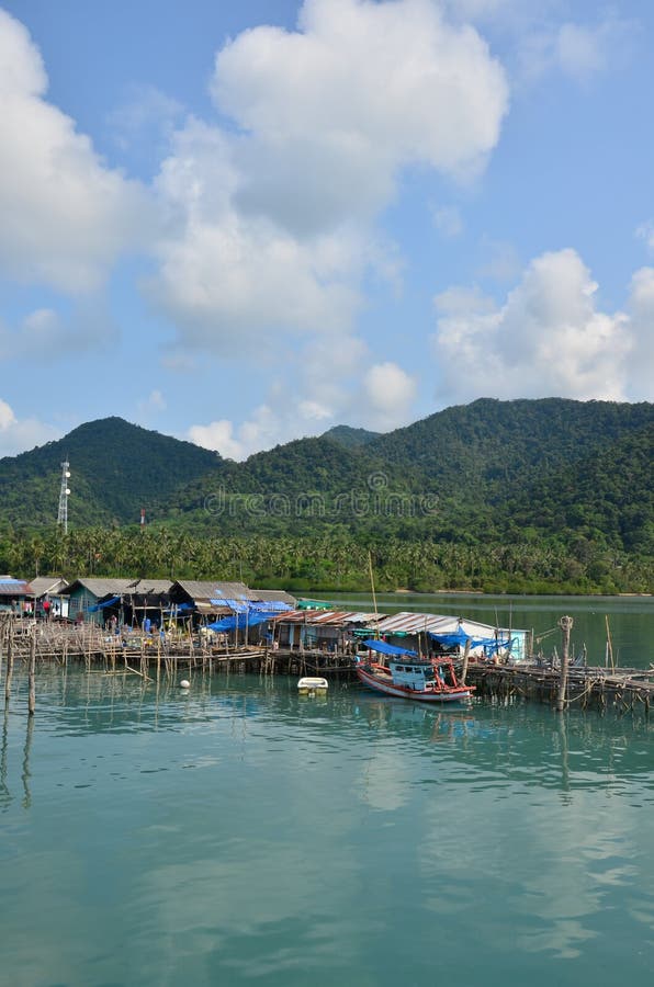 https://mdw-travel-data-us-east-1.s3.amazonaws.com/img/country/Thailand/Koh-Chang-Heritage-Fishing-Village/img_01.jpg