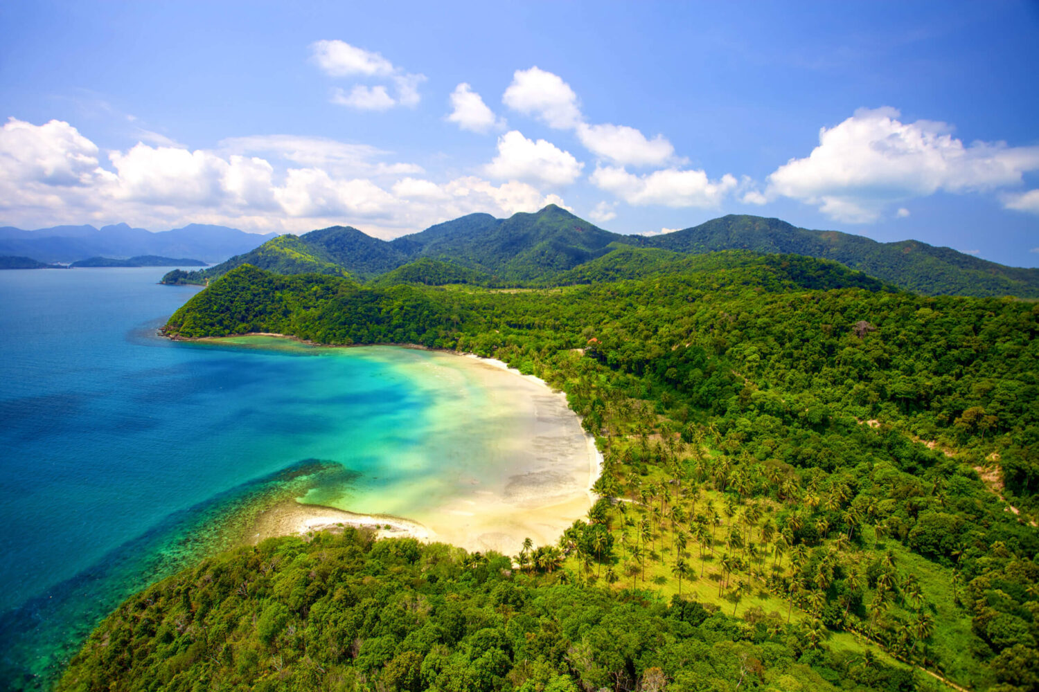 https://mdw-travel-data-us-east-1.s3.amazonaws.com/img/country/Thailand/Koh-Chang-National-Park/img_01.jpg