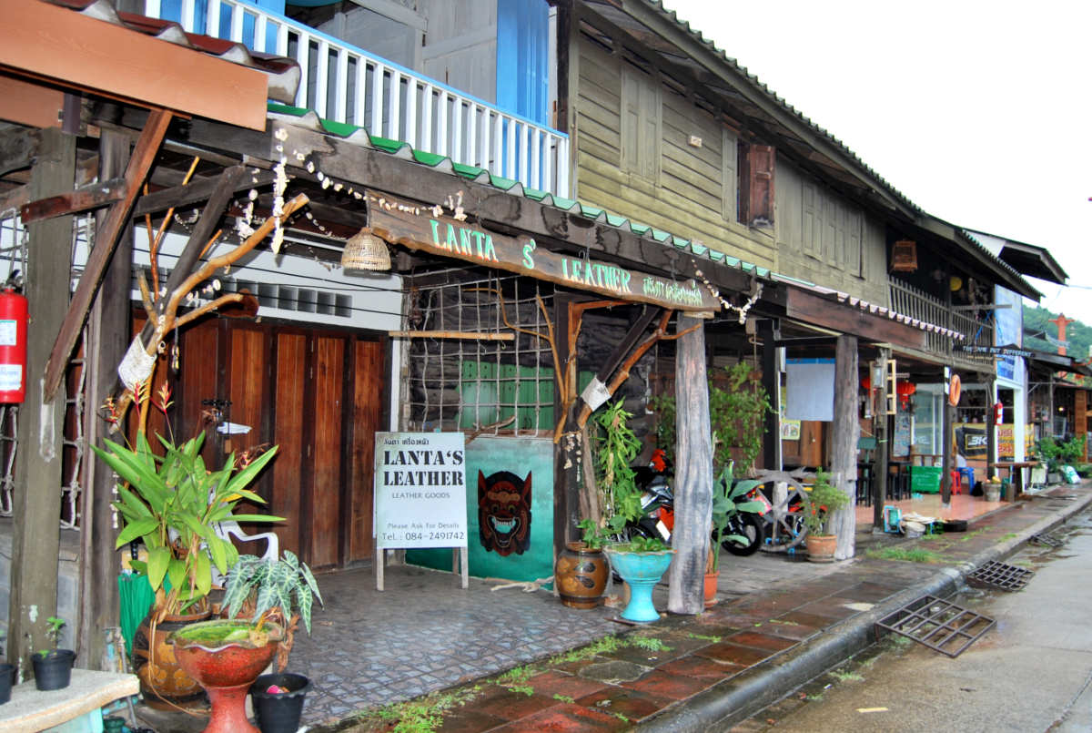 https://mdw-travel-data-us-east-1.s3.amazonaws.com/img/country/Thailand/Koh-Lanta-Old-Town/img_02.jpg