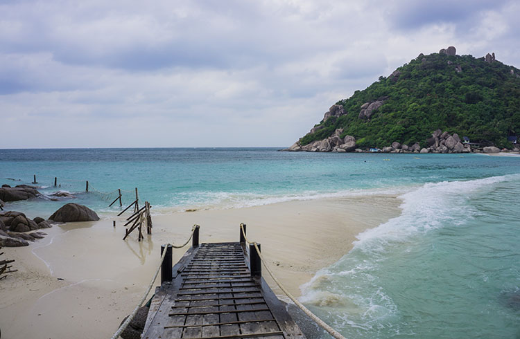 https://mdw-travel-data-us-east-1.s3.amazonaws.com/img/country/Thailand/Koh-Nang-Yuan/img_00.jpg