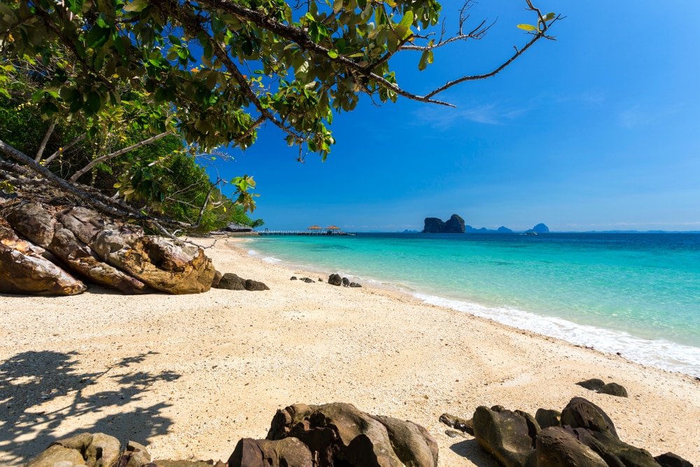 https://mdw-travel-data-us-east-1.s3.amazonaws.com/img/country/Thailand/Koh-Ngai/img_00.jpg