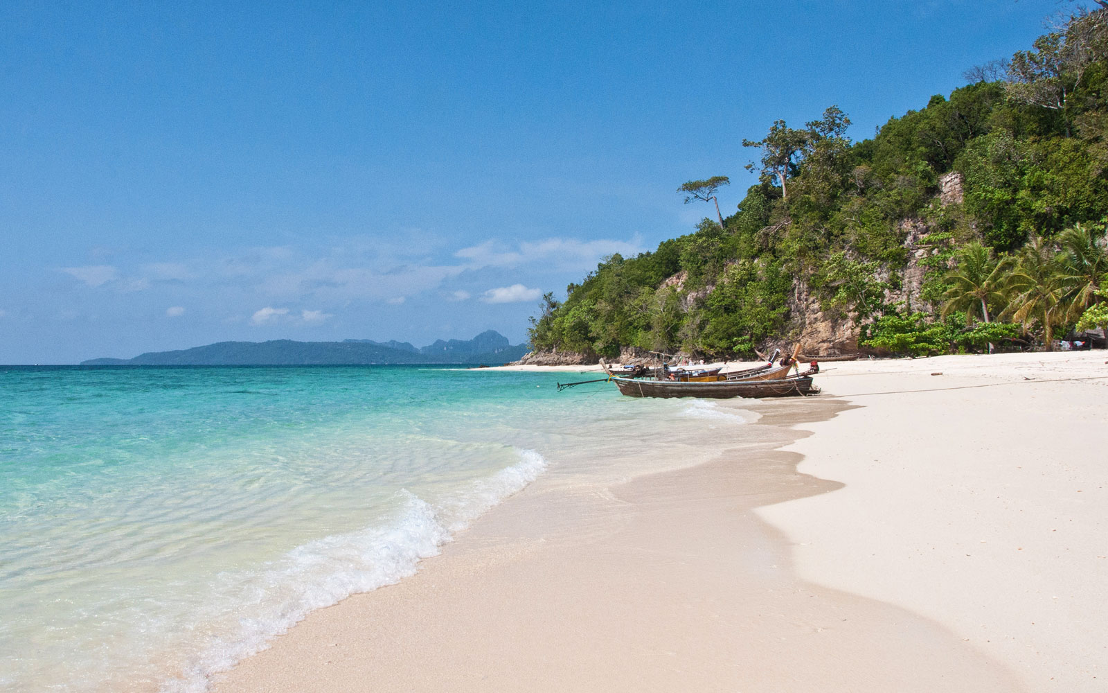 https://mdw-travel-data-us-east-1.s3.amazonaws.com/img/country/Thailand/Koh-Pai-Bamboo-Island/img_00.jpg