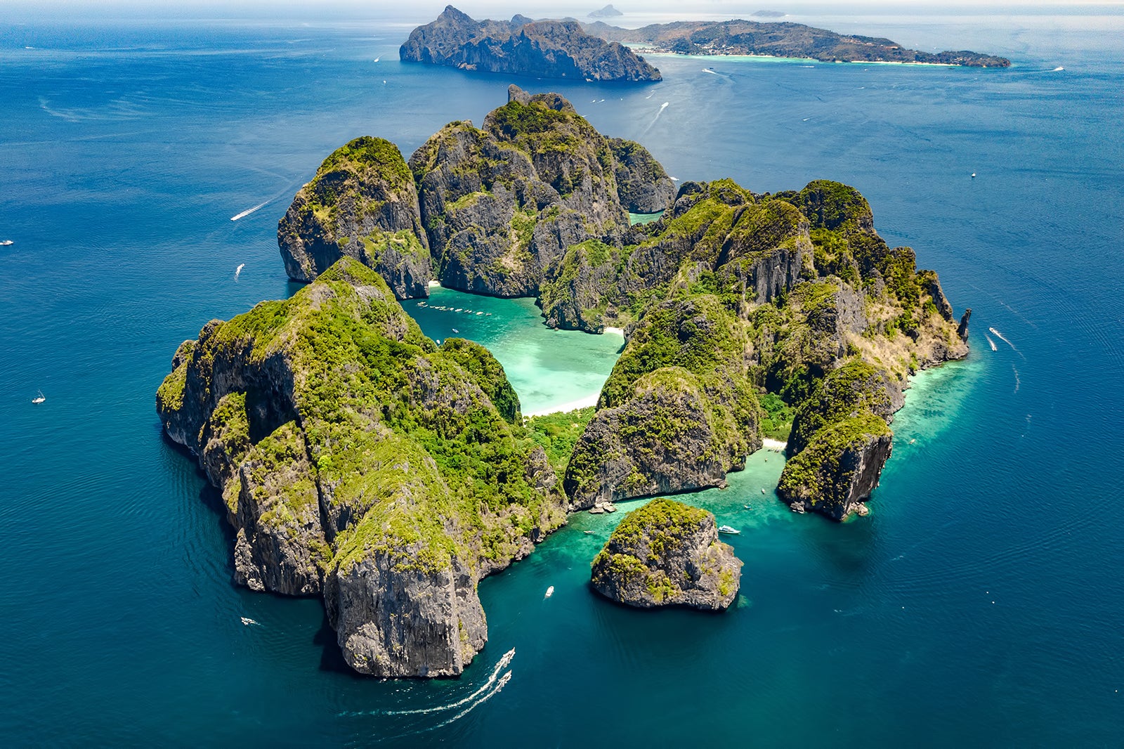 https://mdw-travel-data-us-east-1.s3.amazonaws.com/img/country/Thailand/Koh-Phi-Phi-Leh/img_00.jpg