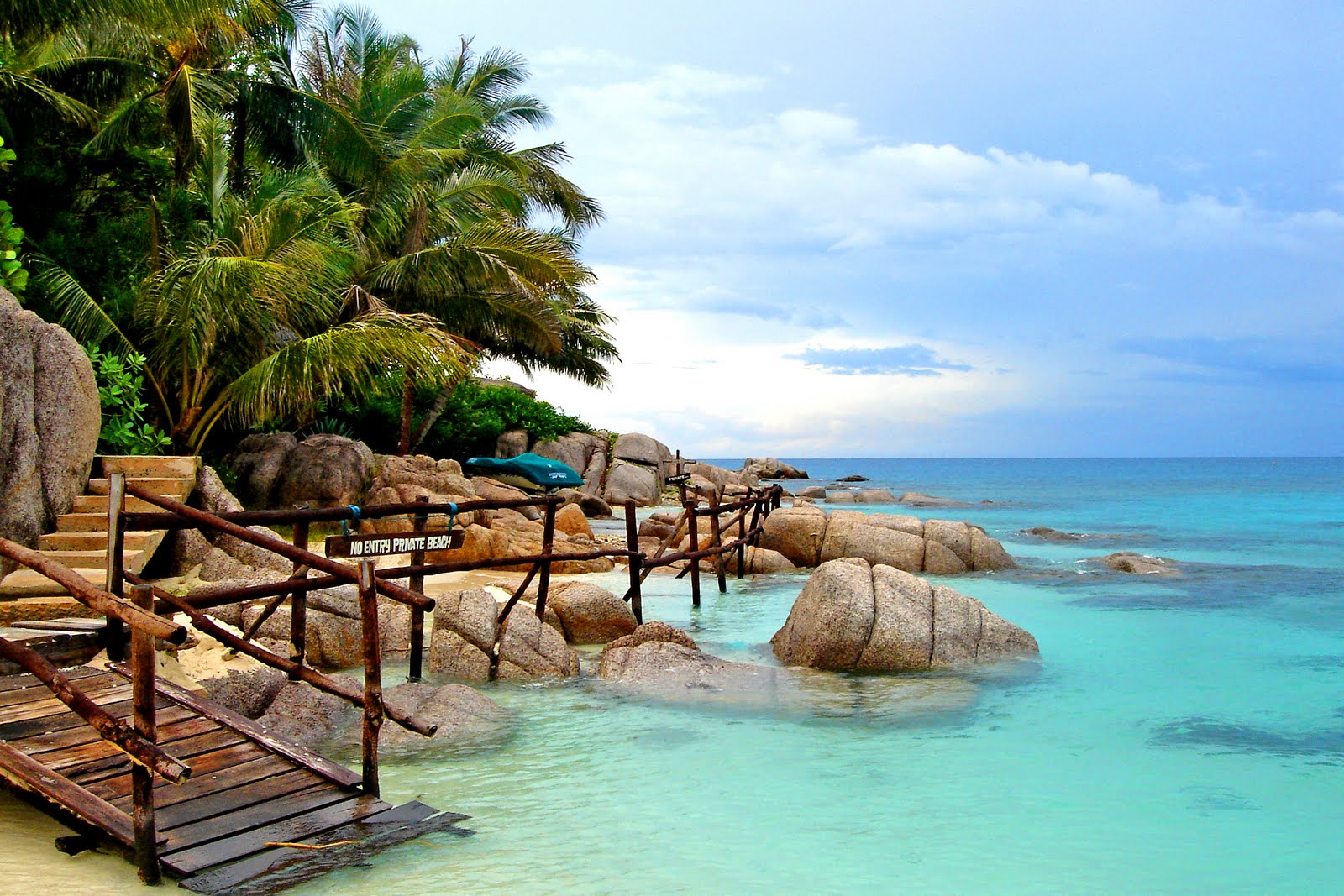 https://mdw-travel-data-us-east-1.s3.amazonaws.com/img/country/Thailand/Koh-Tao-Mini-Golf/img_00.jpg