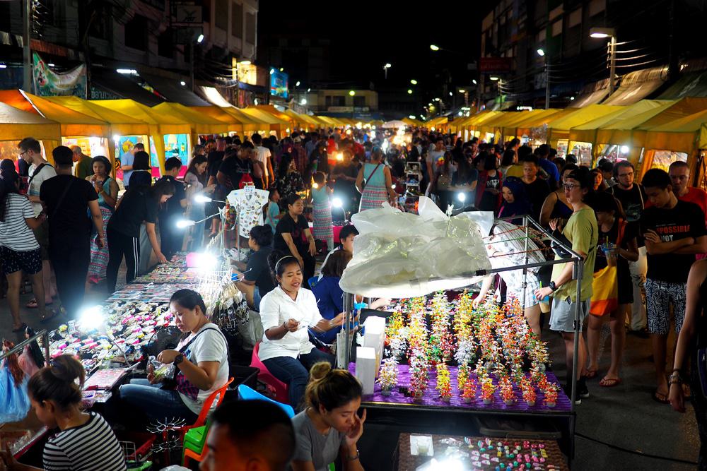 https://mdw-travel-data-us-east-1.s3.amazonaws.com/img/country/Thailand/Krabi-Town-Night-Market/img_03.jpg